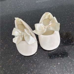 Elegant White Baby Shoes with Bow